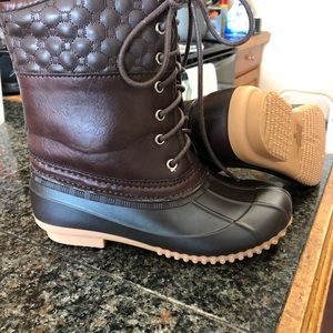 Duck boots
